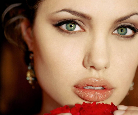 makeup tips for green eyes and dark hair
